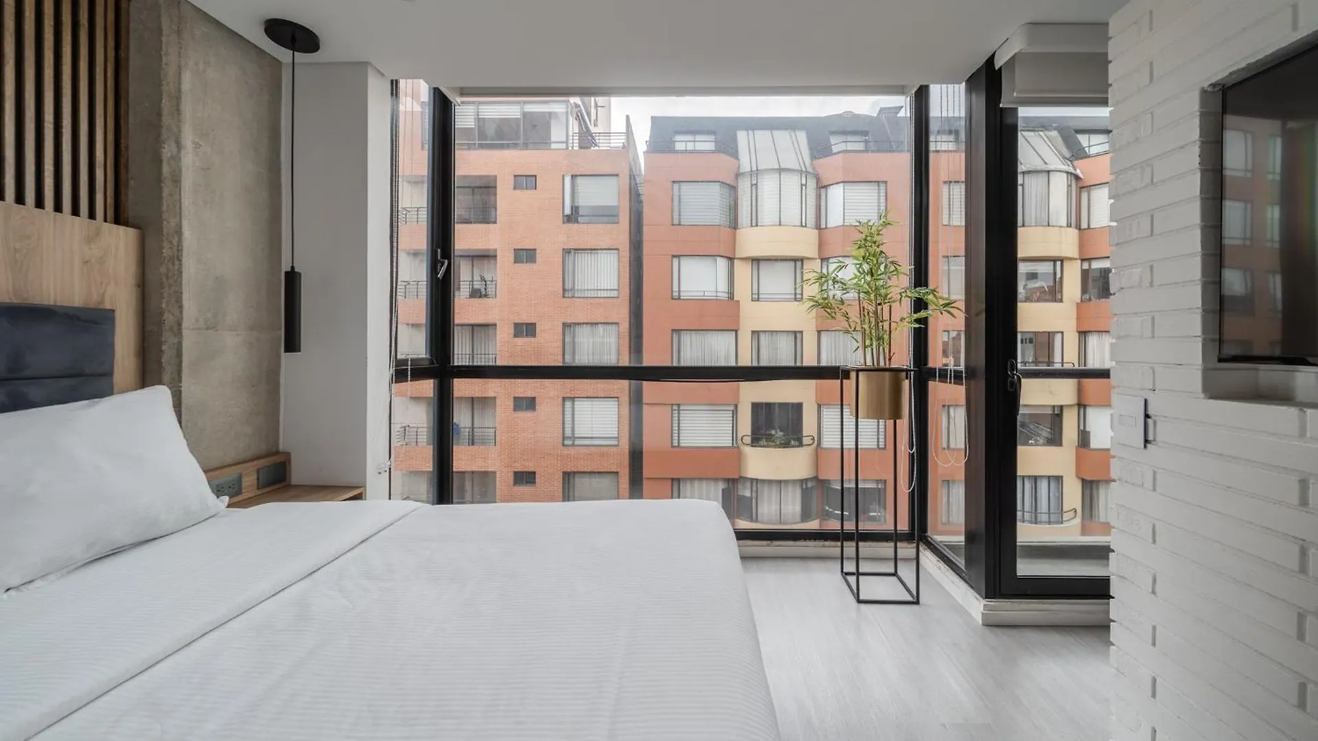 Frag x Ahead Apartment